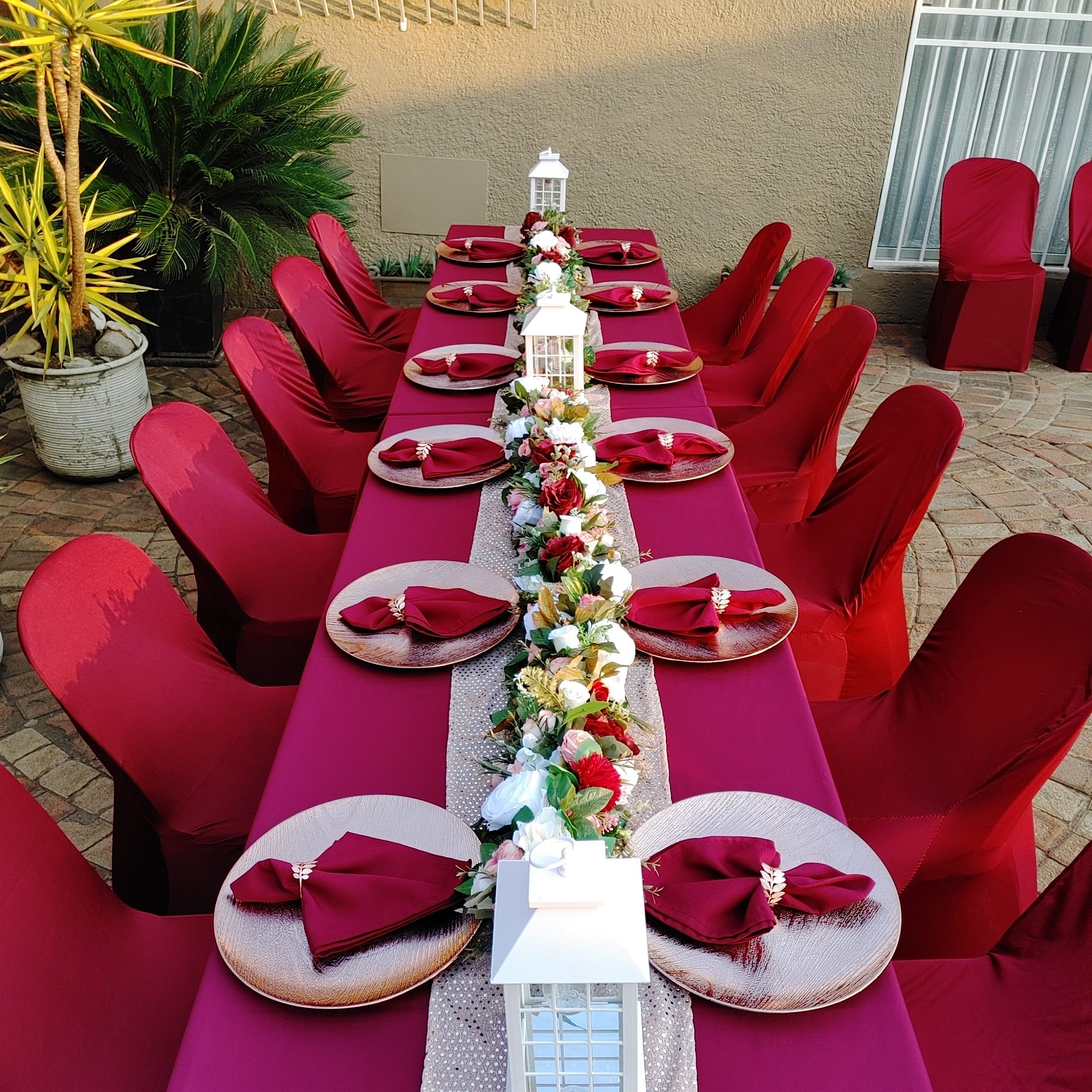 Burgundy table decor for weddings