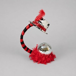 Moulin rouge half moon stand