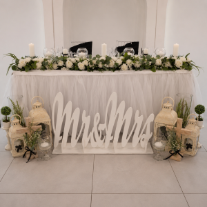 Mr & Mrs table